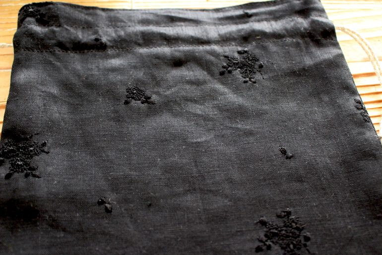 フランス刺繍ファブリックの巾着セット<br />ノエルブ-ケ黒